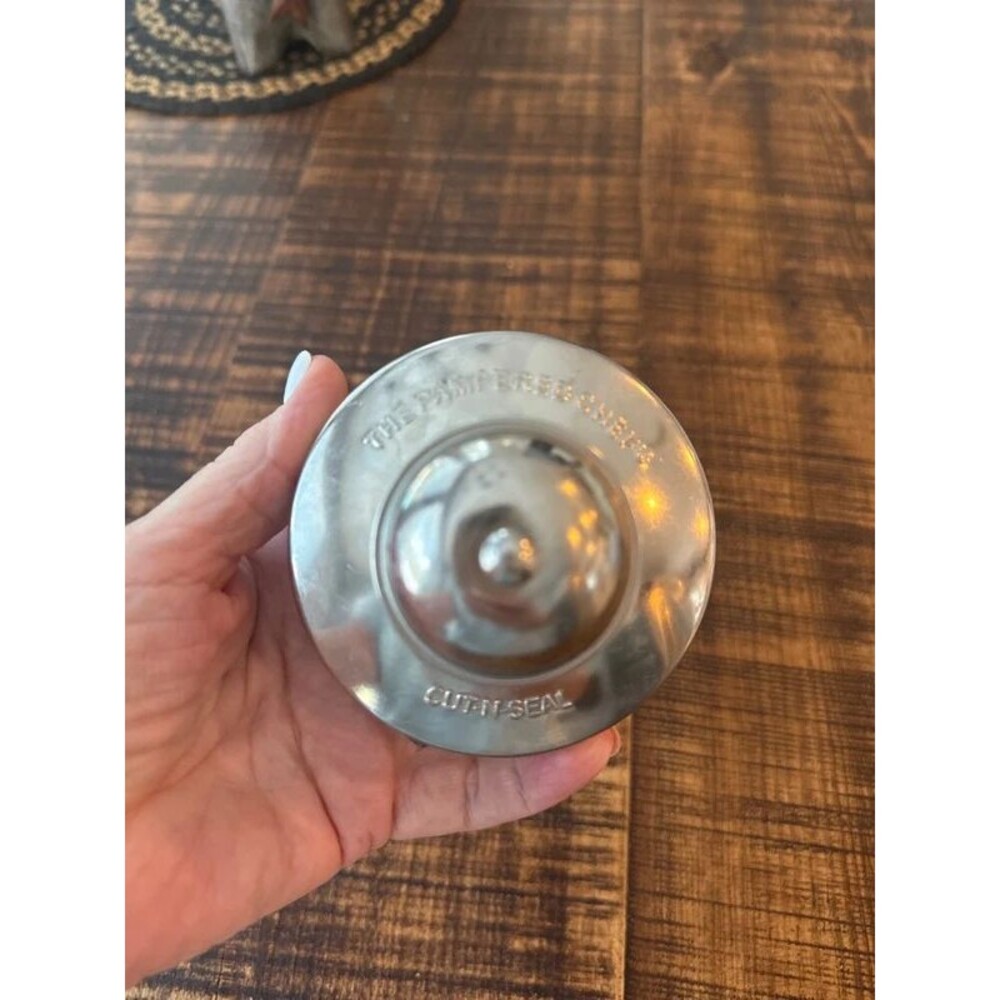 Pampered chef cut n seal.